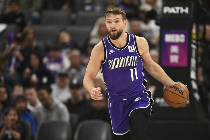 得分就靠你了！小萨半场出战14分钟 11中9高效砍下20分7板