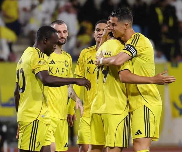 C罗连场进球！推射破门+生涯968球，率队2-0完胜领先5分首冠在望